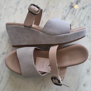 NWT Sophia Milano Leather Wedge Sandals - 7